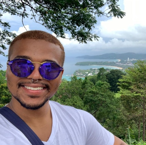 Meet your Posher, Keanu - Picture 3 of 4